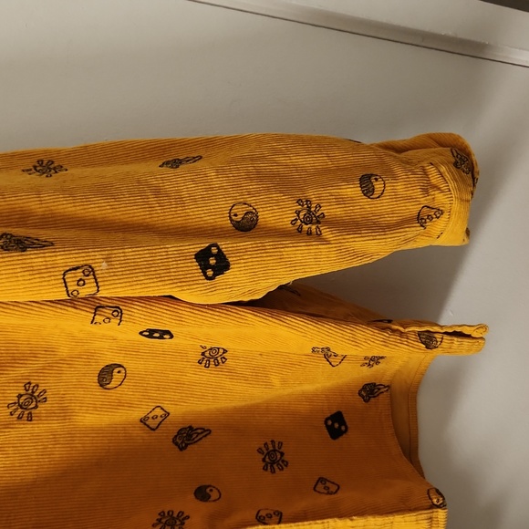 Forever 21 Men courdory mustard yellow button down size S - Picture 5 of 10